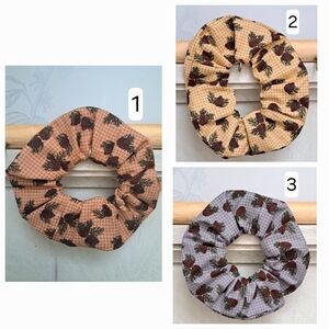 ONE Brown Pinecone Patterned Cotton Scrunchie